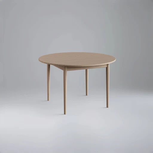 Oma Dining Table